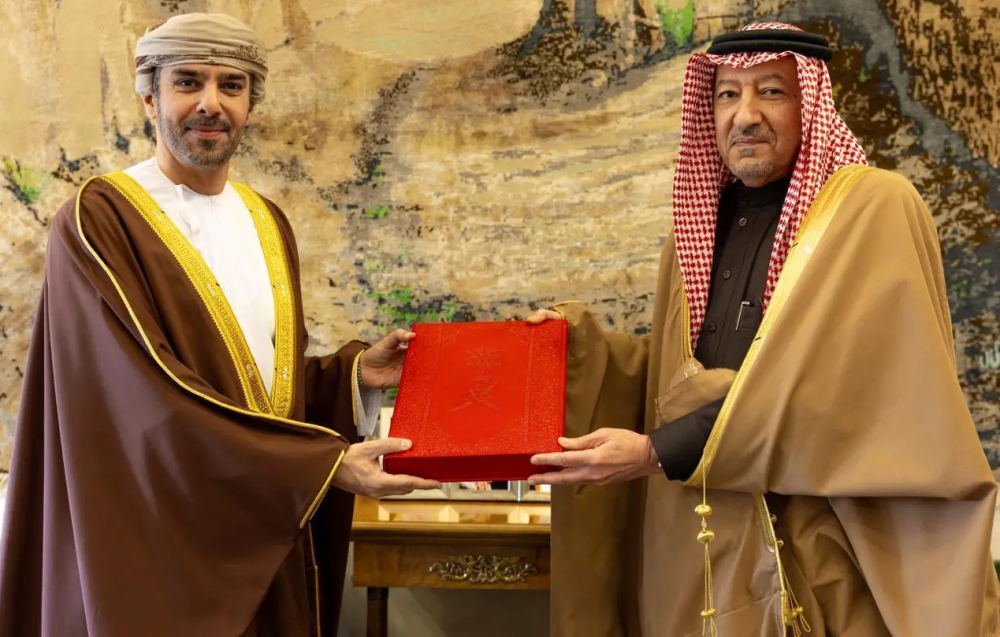 ولي-العهد-يتلقى-رسالة-خطية-من-سلطان-عمان