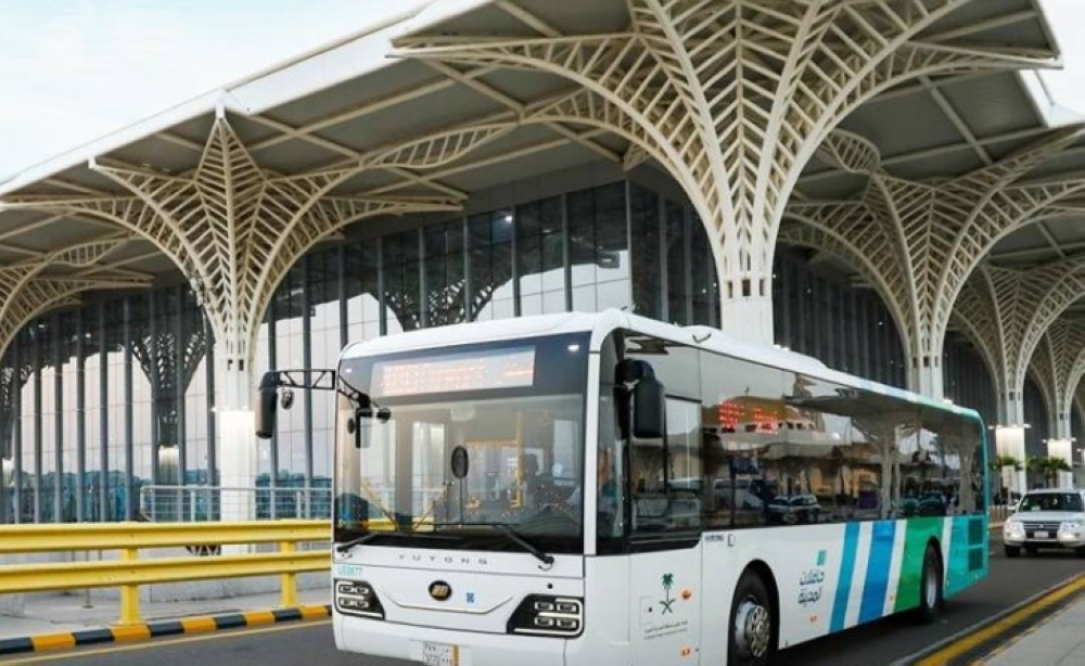 المدينة-المنورة.-إطلاق-خدمات-الإرشاد-السياحي-داخل-حافلات-المدينة