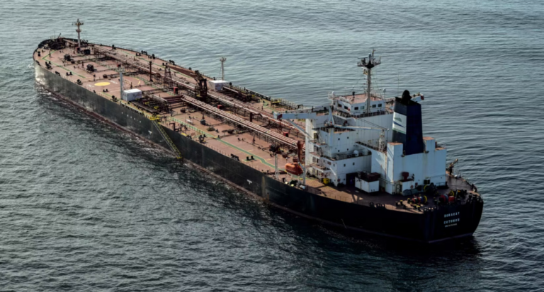 ماكرون-يعلن-احتجاز-البحرية-الفرنسية-ناقلة-نفط-روسية-في-المتوسط