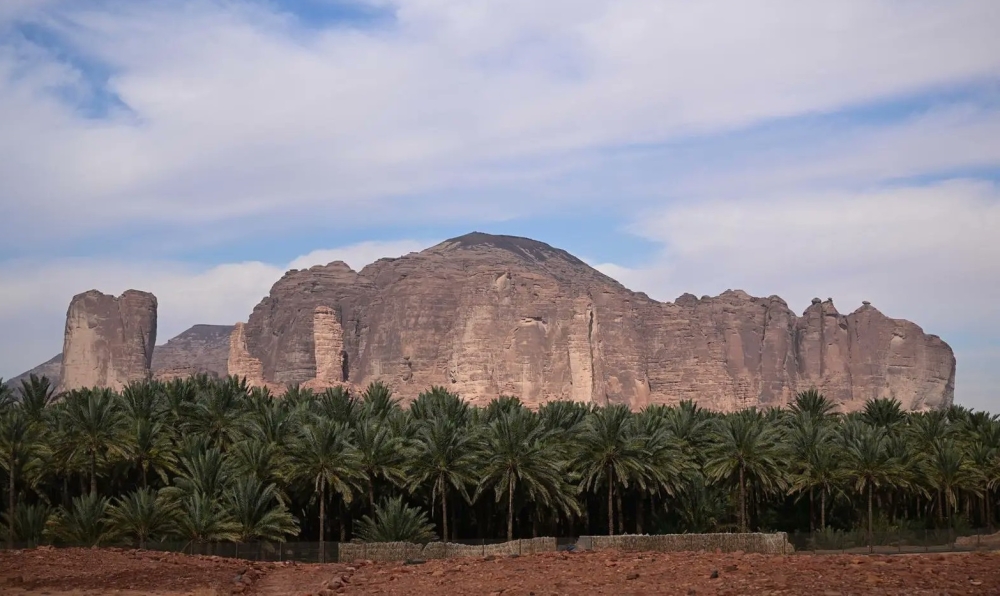 جبل-عكمة-في-العلا.-موقع-أثري-يضم-أكثر-من-300-نقش-أثري