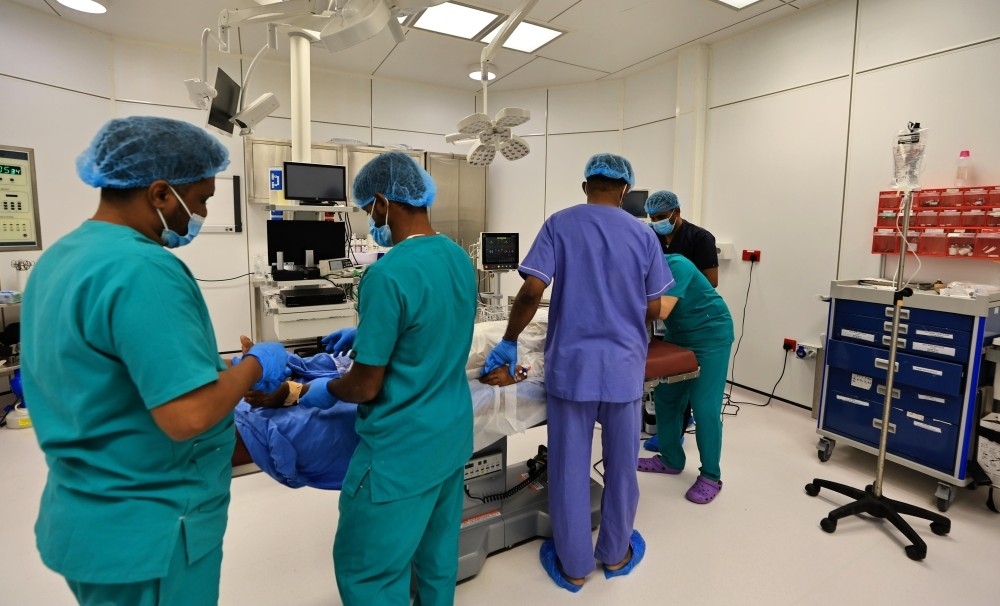 تعرض-لحادث-دهس.-تدخل-طبي-سعودي-يعيد-الحياة-ليمني-سبعيني-في-سقطرى