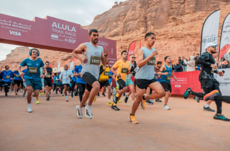 بين-الرمال-والجبال:-عدّاؤو-العالم-يختتمون-رحلة-التحدي-في-سباق-درب-العُلا