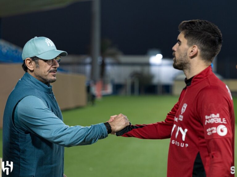 عاجل.-ماذا-حدث-بين-الأمير-نواف-بن-سعد-وروبن-نيفيز-في-تدريبات-الهلال؟