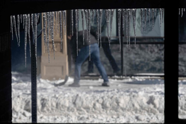 عاجل-–-“البرد-المميت”.-مصرع-35-شخصًا-جراء-العاصفة-الشتوية-في-أمريكا