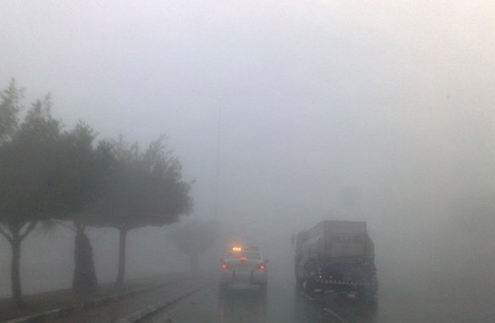 يصل-إلى-كثيف.-ضباب-متباين-الشدة-على-أجزاء-من-7-مناطق