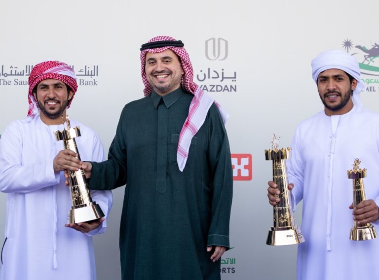 حصري.-تخطف-كأس-مهرجان-خادم-الحرمين-الشريفين