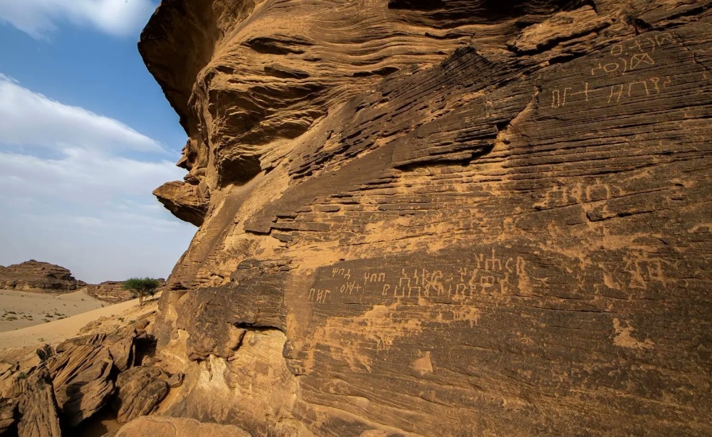 “حمى-الثقافية”-بنجران.-متحف-عالمي-مفتوح-للنقوش-الصخرية