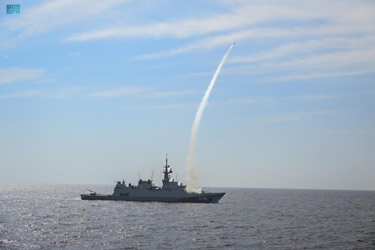 البحرية-السعودية-والعُمانية-تنفذان-رماية-بالصواريخ-ضمن-“رياح-السلام”