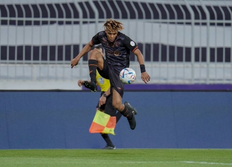 عاجل.-الشباب-يضم-الصقور-من-الاتحاد