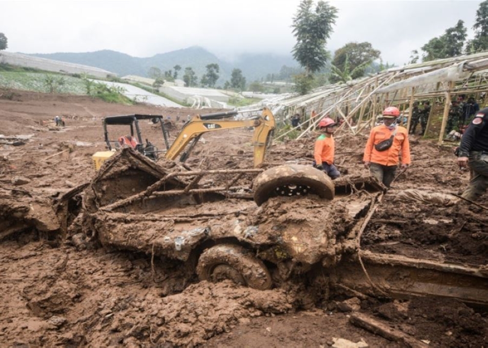 53-قتيلًا.-انهيار-التربة-في-إندونيسيا-يشرد-650-شخصًا-ويسبب-دمارًا