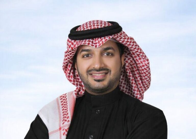 القرني يقدّم محاضرة قانونية حول الإجراءات القانونية في أعمال الفنون البصرية بالدمام