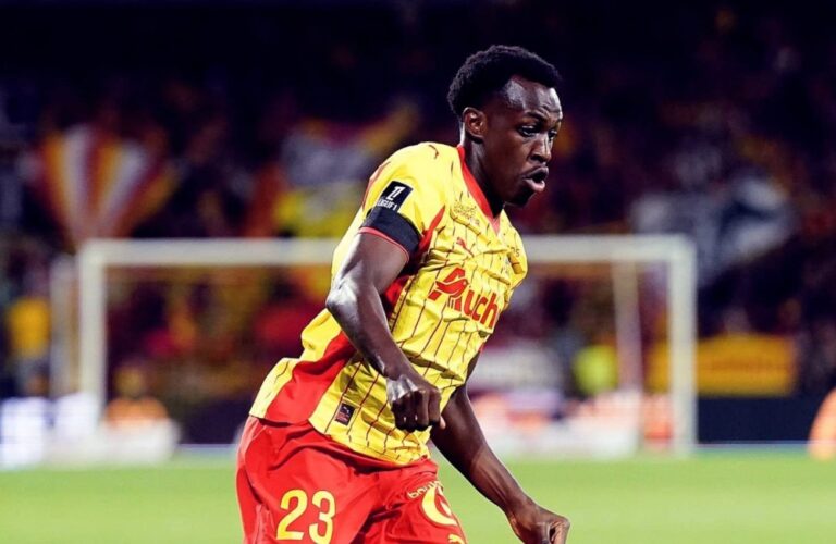 عاجل.-روما-يعلن-عبر-الميدان-القرار-النهائي-بشأن-رحيل-سعود-عبدالحميد-لـ-الهلال