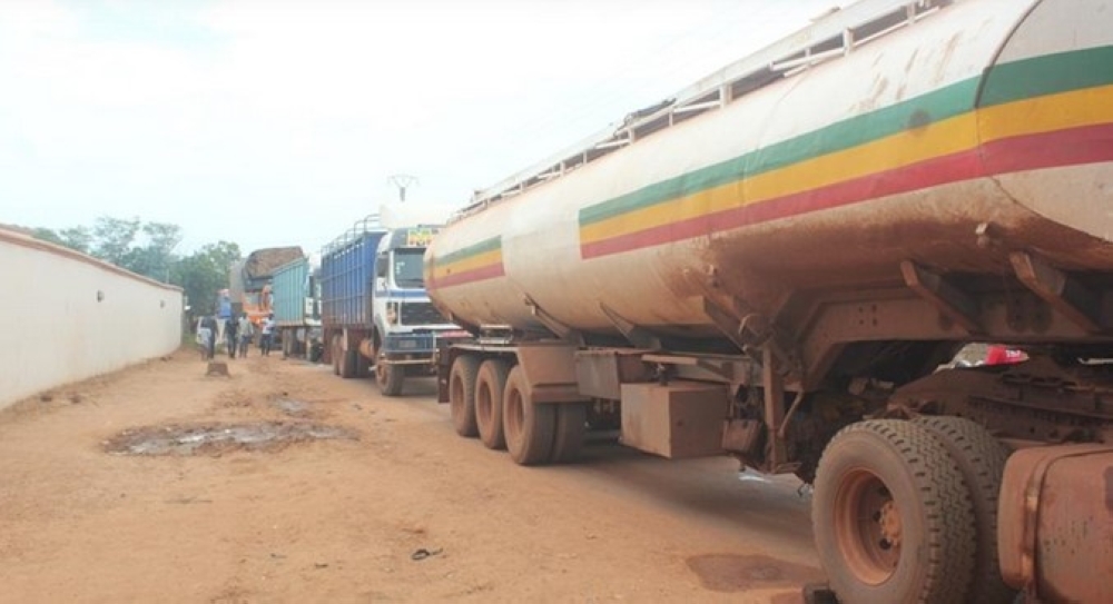 مقتل-15-سائقًا-على-الأقل-في-الهجوم-على-قافلة-صهاريج-في-مالي