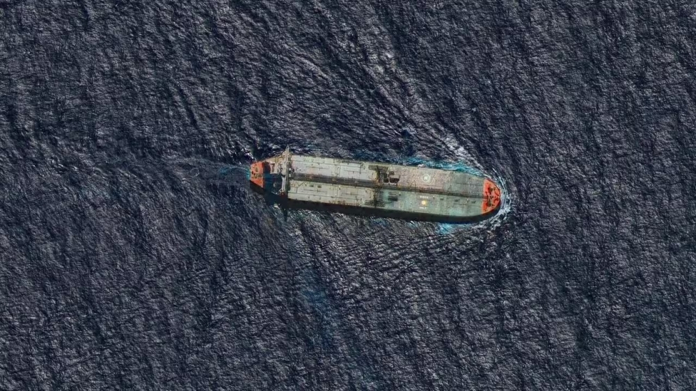 ضبط-7-منها-فقط.-800-سفينة-من-“الأسطول-المظلم”-تبحر-في-العالم