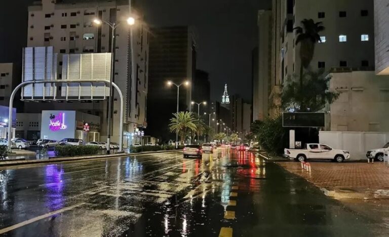 إنذار-أحمر.-أمطار-غزيرة-على-أجزاء-من-مكة-المكرمة-خلال-المساء