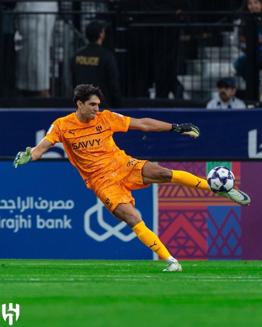 عاجل.-ياسين-بونو-يغيب-عن-تدريبات-الهلال-لهذا-السبب