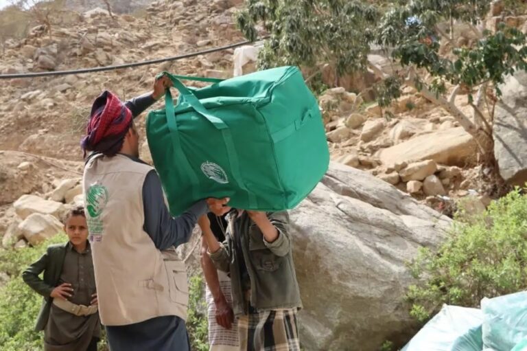 اليمن.-“الملك-سلمان-للإغاثة”-يوزع-مساعدات-إيوائية-متنوعة-في-صعدة