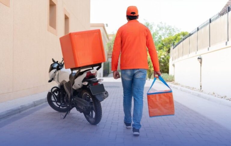«النقل»-تحظر-عمل-الأفراد-في-توصيل-الطلبات-بالدراجات-النارية.-وتمنع-حقائب-الظهر