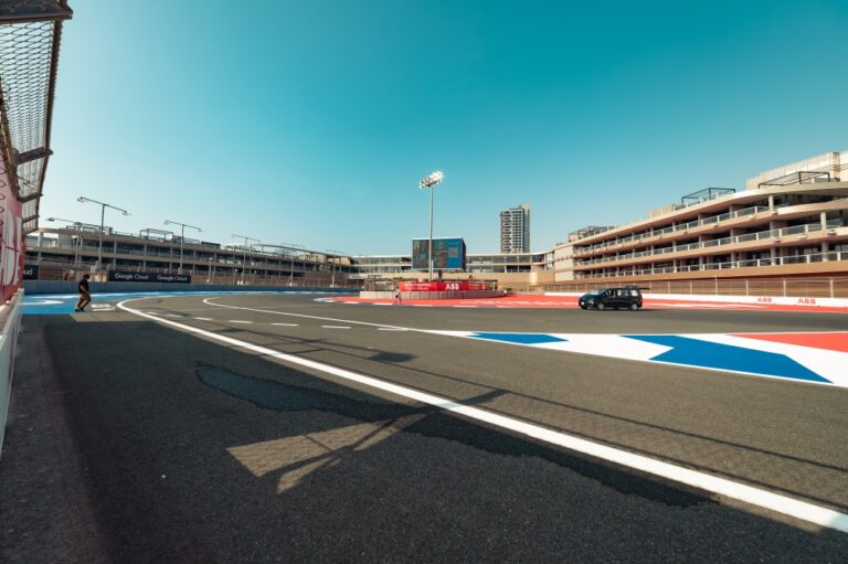 بين-جوهرة-السعودية-وعروس-البحر-الأحمر.-أبطال-مختلفون-في-فورمولا-إي