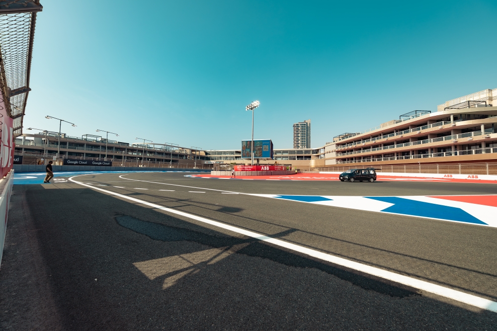 بين-جوهرة-السعودية-وعروس-البحر-الأحمر.-أبطال-مختلفون-في-فورمولا-إي