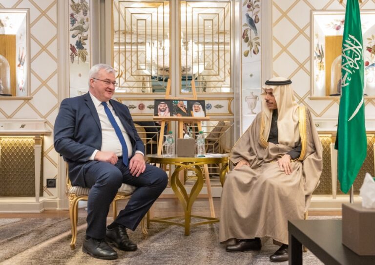 وزير-الخارجية-يبحث-المستجدات-الإقليمية-والدولية-مع-نظيره-الأوكراني