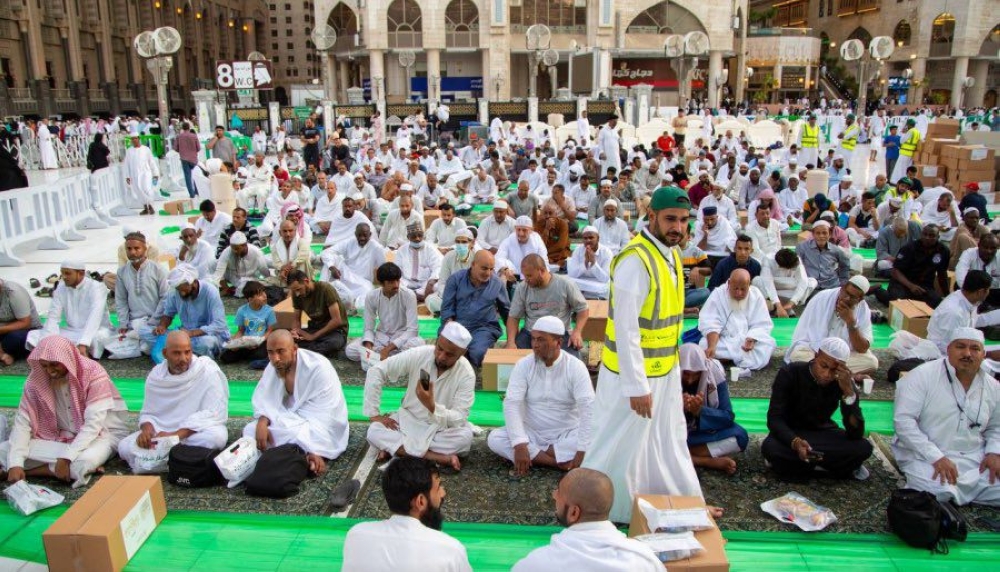  ربع-مليون-وجبة-يوميًا-في-رمضان.-منظومة-إفطار-الصائمين-بالحرم-المكي-بالأرقام