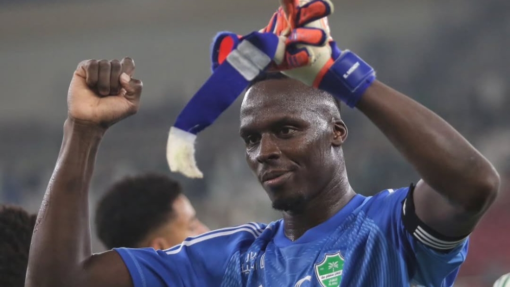 بصدارة-“الكلين-شيت”-في-روشن.-ميندي-حامي-عرين-الأهلي