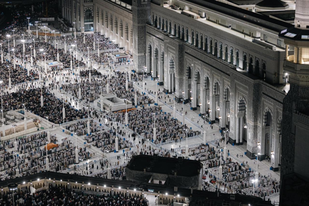 منظومة-متكاملة-لخدمة-القاصدين-في-ساحات-الحرمين…-راحة-وأمان-على-مدار-العام