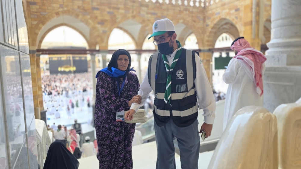الكشافة ينقذون الحجاج التائهين في مكة.. مبادرة إنسانية متميزة. 13 جهود-إنسانية-رائدة.-الكشافة-تسطر-أروع-النماذج-في-إرشاد-التائهين-بالحرم-المكي