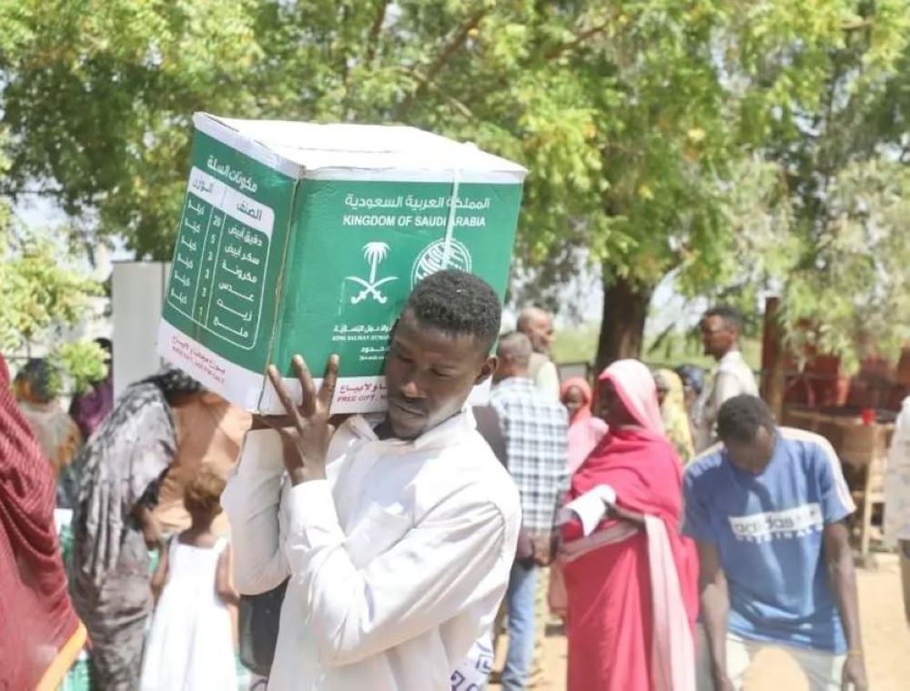 : **فيض عطاء رمضاني: الملك سلمان يمد يد العون لخمس دول** 7 نهر-الخير-في-رمضان.-مركز-الملك-سلمان-يقدم-مساعدات-جديدة-بـ-5-دول