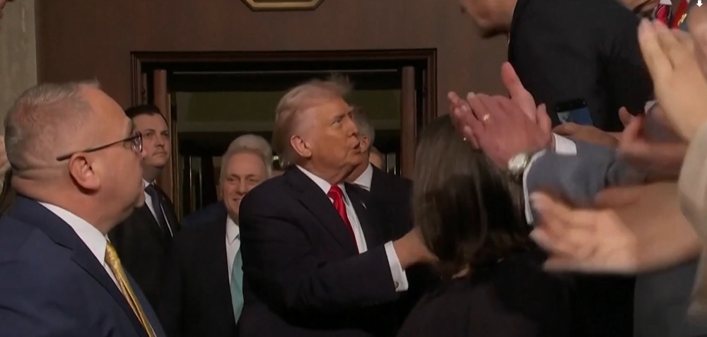 ترامب يفتح باب التفاوض مع إيران بشروط صارمة حول برنامجها النووي. 59 ترامب:-نريد-عقد-اتفاق-مع-إيران-ولكن-لن-نسمح-لها-بامتلاك-سلاح-نووي