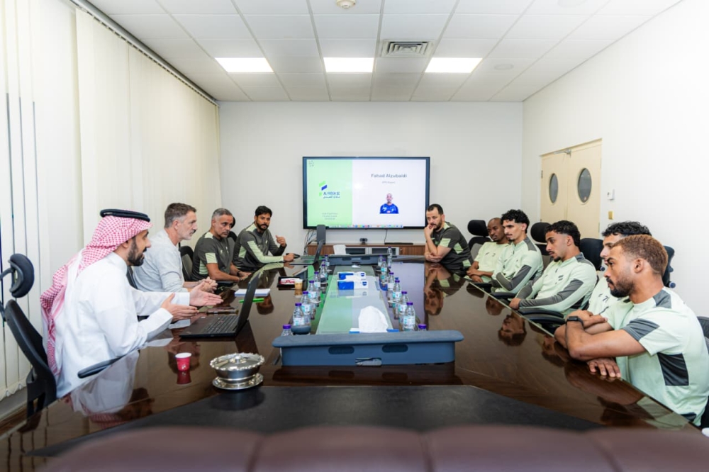 بعثة المنتخب تجتمع بالأندية في جولة ميدانية مكثفة. 11 الجهاز-الفني-للمنتخب-الأول-يواصل-برنامج-الزيارات-والاجتماعات-الميدانية-مع-الأندية