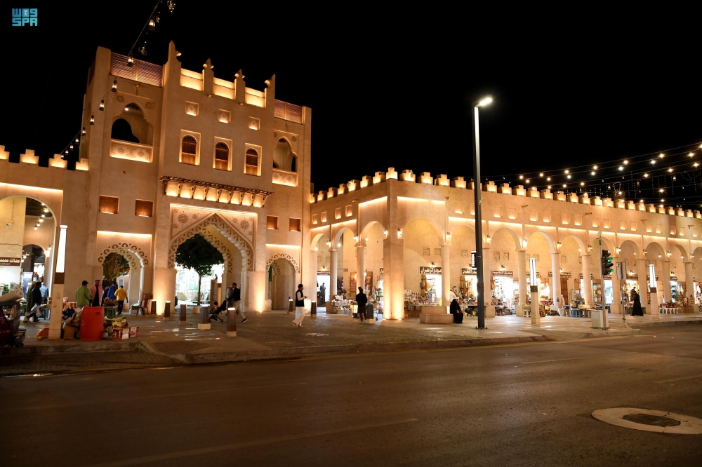 "سوق القيصرية" ملتقى السعوديين والخليجيين.. ولياليه تظاهرة ثقافية 1 “سوق-القيصرية”-ملتقى-السعوديين-والخليجيين.-ولياليه-تظاهرة-ثقافية