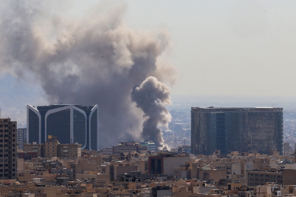 لليوم الرابع من الحرب.. دوي انفجارات عنيفة في طهران وعدة مدن إيرانية 57 لليوم-الرابع-من-الحرب.-دوي-انفجارات-عنيفة-في-طهران-وعدة-مدن-إيرانية