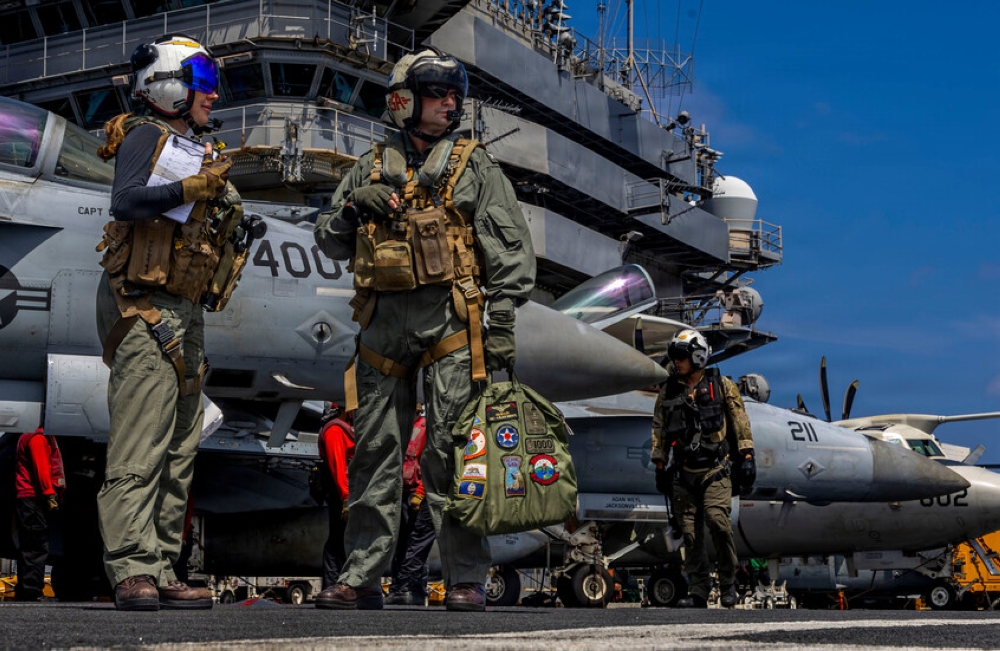 الجيش الأميركي: 50 ألف جندي و200 مقاتلة وحاملتين للطائرات تشارك في الحرب 55 الجيش-الأميركي:-50-ألف-جندي-و200-مقاتلة-وحاملتين-للطائرات-تشارك-في-الحرب