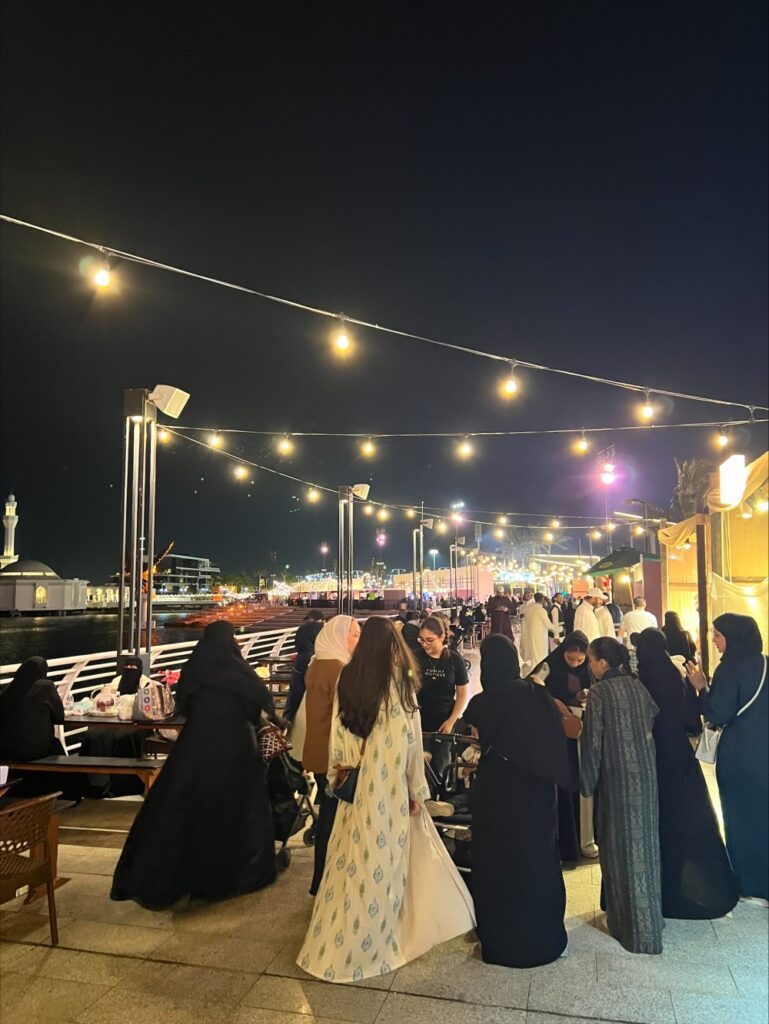 «اليوم» ترصد الأجواء الرمضانية في بروميناد جدة.. دكاكين تراثية ورواشين تحاكي عمارة الحجاز 48 «اليوم»-ترصد-الأجواء-الرمضانية-في-بروميناد-جدة.-دكاكين-تراثية-ورواشين-تحاكي-عمارة-الحجاز