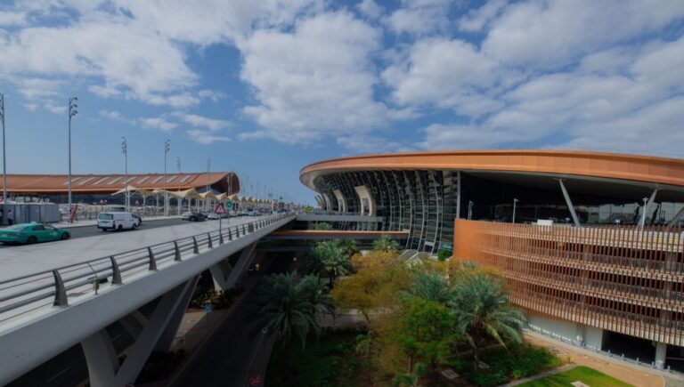 مطار-الملك-عبدالعزيز-ضمن-“المطارات-العملاقة”-بـ4.8-مليون-مسافر-في-فبراير