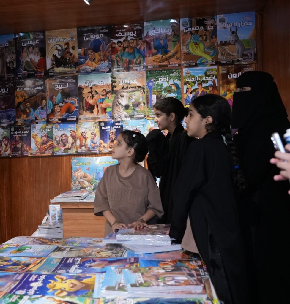 صور| ورش تعليمية وأهازيج تراثية تجذب العائلات لحارات جدة التاريخية 19 صور|-ورش-تعليمية-وأهازيج-تراثية-تجذب-العائلات-لحارات-جدة-التاريخية