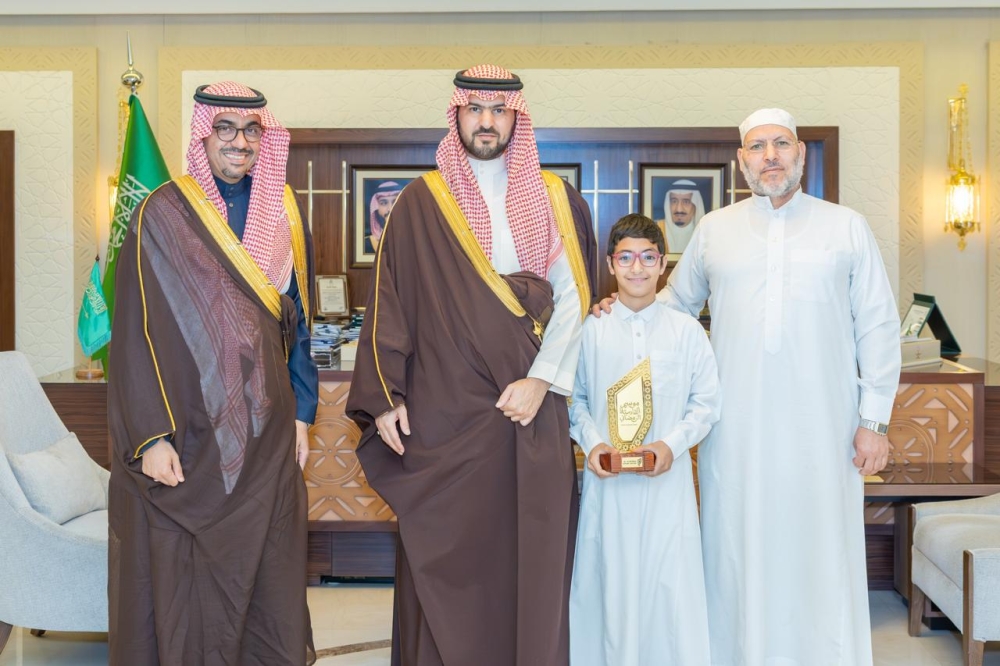 سمو نائب أمير المنطقة الشرقية يستقبل رئيس مجلس إدارة شركة نادي القادسية لتسلم تقرير موسم القادسية الرمضاني 11 سمو-نائب-أمير-المنطقة-الشرقية-يستقبل-رئيس-مجلس-إدارة-شركة-نادي-القادسية-لتسلم-تقرير-موسم-القادسية-الرمضاني