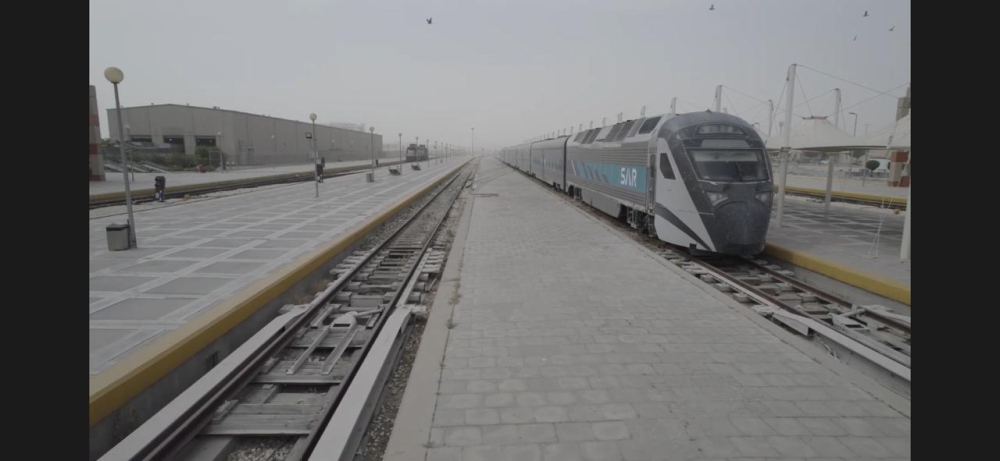 عاجل - «سار» تنقل 35 ألف مسافر.. و14 رحلة يومية بقطار الشرق تؤمن عودة الخليجيين 80 عاجل-–-«سار»-تنقل-35-ألف-مسافر.-و14-رحلة-يومية-بقطار-الشرق-تؤمن-عودة-الخليجيين