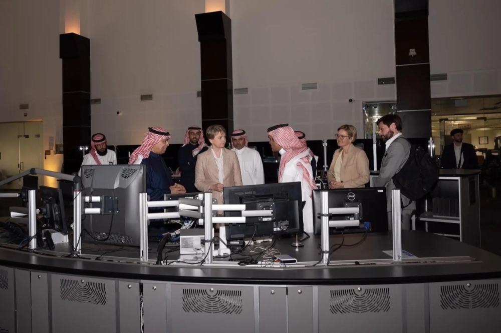 وزير النقل يستعرض مع وزيرة خارجية المملكة المتحدة جهود المملكة في إدارة المجال الجوي 56 وزير-النقل-يستعرض-مع-وزيرة-خارجية-المملكة-المتحدة-جهود-المملكة-في-إدارة-المجال-الجوي