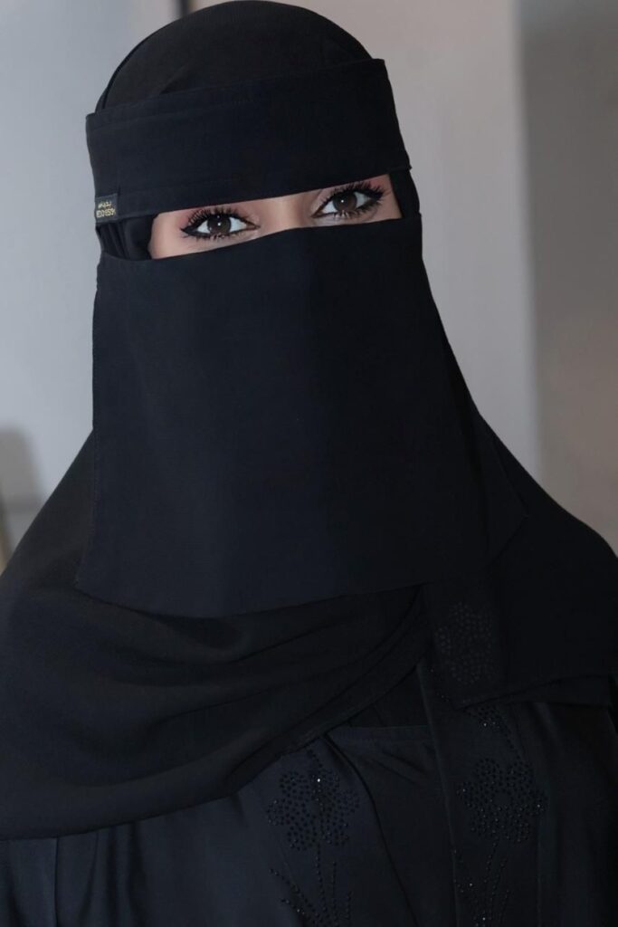 السعوديات يقُدن التغيير: تحولات تمكين المرأة في عهد ولي العهد. 53 سيدات-لـ-«اليوم»:-تمكين-المرأة-في-زمن-ولي-العهد-نقل-السعوديات-إلى-منصات-القيادة-والتأثير