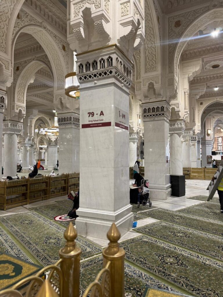 إطلاق مشروع ترميز الأعمدة بـ 350 لوحة إرشادية في المسجد الحرام 56 إطلاق-مشروع-ترميز-الأعمدة-بـ-350-لوحة-إرشادية-في-المسجد-الحرام