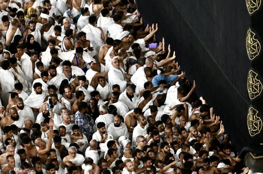 مشاهد مهيبة.. جهود تنظيمية وخدمية متكاملة لاستيعاب الحشود في المسجد الحرام 35 مشاهد-مهيبة.-جهود-تنظيمية-وخدمية-متكاملة-لاستيعاب-الحشود-في-المسجد-الحرام