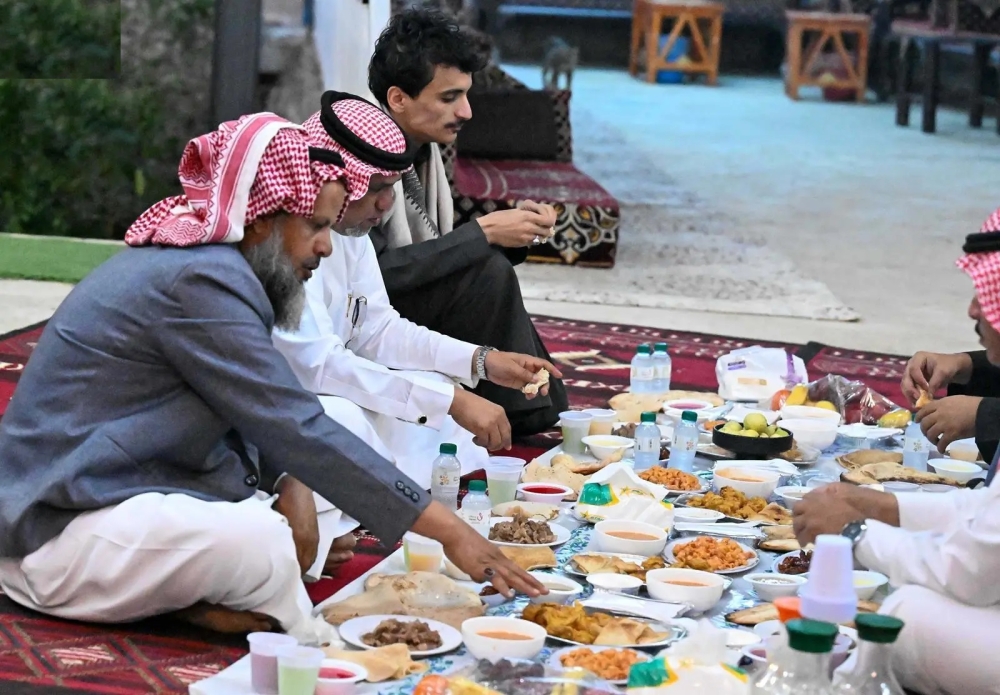 موائد الإفطار بمزارع البُن تعكس أجواء الكرم والتآلف في جبال جازان 61 موائد-الإفطار-بمزارع-البُن-تعكس-أجواء-الكرم-والتآلف-في-جبال-جازان