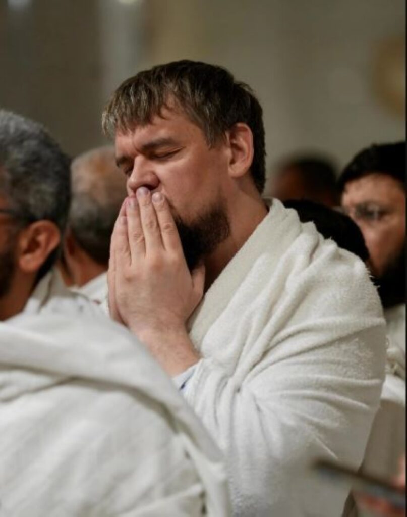 صور| في أجواء روحانية.. قاصدو المسجد الحرام يشهدون ختم القرآن ليلة 29 رمضان 36 صور|-في-أجواء-روحانية.-قاصدو-المسجد-الحرام-يشهدون-ختم-القرآن-ليلة-29-رمضان