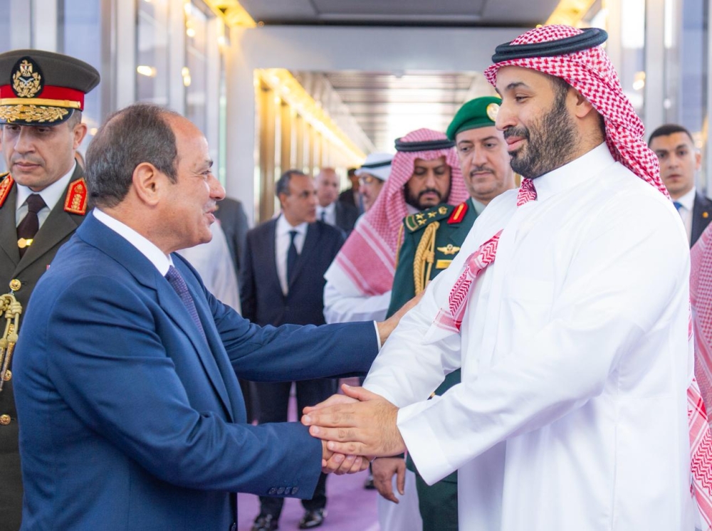 الرئيس المصري يغادر جدة وسمو ولي العهد في مقدمة مودعيه 3 الرئيس-المصري-يغادر-جدة-وسمو-ولي-العهد-في-مقدمة-مودعيه