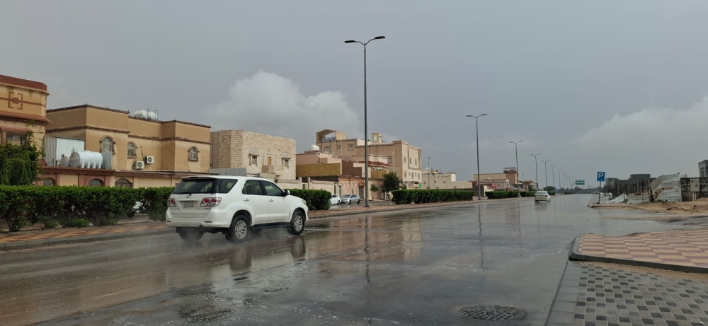 صور| الأحساء تشهد أمطارًا متوسطة.. و"الأرصاد" يرفع الإنذار للأحمر 1 صور|-الأحساء-تشهد-أمطارًا-متوسطة.-و”الأرصاد”-يرفع-الإنذار-للأحمر
