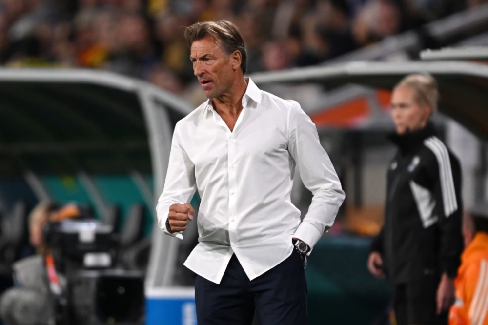 عاجل.. رينارد يكشف السر وراء استبعاد محمد العويس من قائمة الأخضر: "شرط رفضه المدرب" 12 عاجل.-رينارد-يكشف-السر-وراء-استبعاد-محمد-العويس-من-قائمة-الأخضر:-“شرط-رفضه-المدرب”