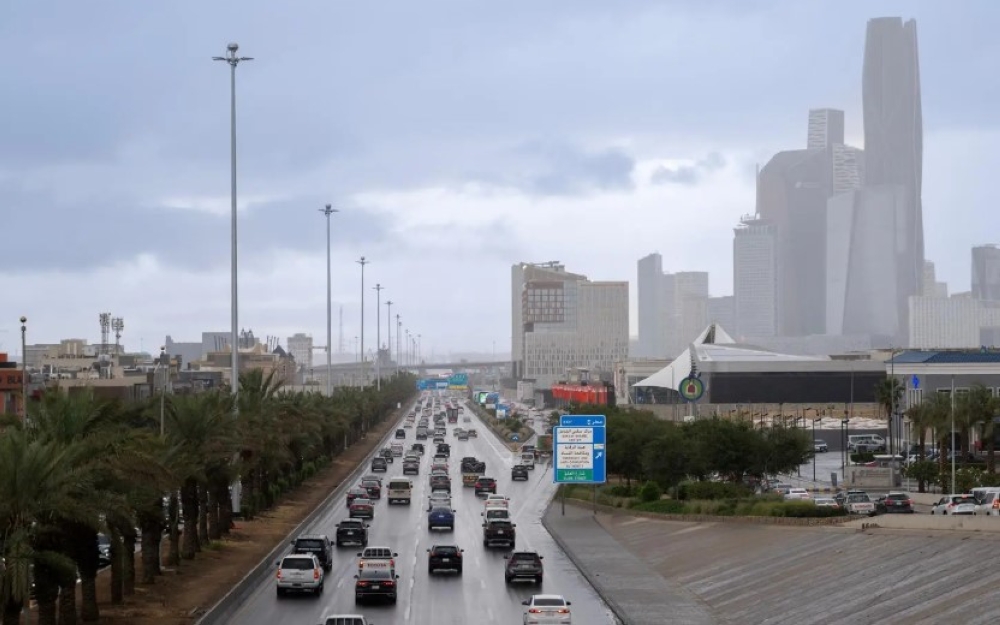 طقس السعودية.. شاهد بالصور هطول أمطار غزيرة على مدينة الرياض 1 طقس-السعودية.-شاهد-بالصور-هطول-أمطار-غزيرة-على-مدينة-الرياض